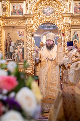 Митрополит Игнатий совершил Божественную литургию в Свято-Троицком кафедральном соборе г. Саратова