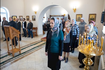 Митрополит Игнатий совершил Божественную литургию в храме святителя Иоанна Златоуста в п. Зональный г. Саратова