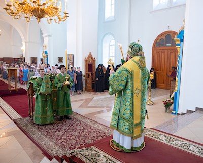 Митрополит Игнатий совершил Божественную литургию в Свято-Сергиевском женском монастыре села Алексеевка Базарно-Карабулакского района