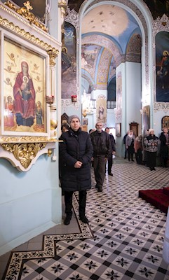 Митрополит Игнатий совершил Божественную литургию в Свято-Духовском соборе г. Саратова