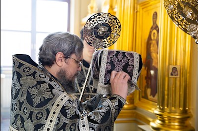 Митрополит Игнатий совершил Литургию Преждеосвященных Даров в храме святого апостола и евангелиста Иоанна Богослова при СПДС
