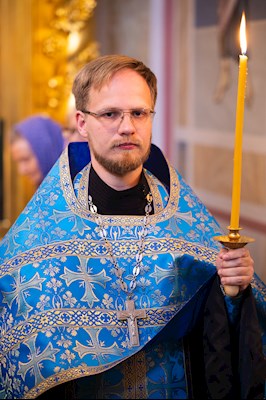 Митрополит Игнатий совершил вечернее богослужение с чтением акафиста Пресвятой Богородице в Свято-Троицком кафедральном соборе г. Саратова
