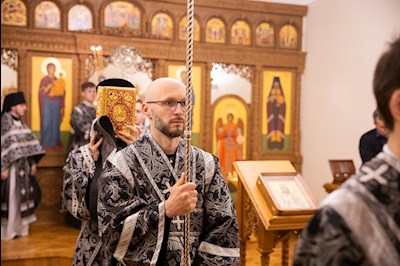 Митрополит Игнатий совершил ночную Литургию Преждеосвященных Даров в крестовом храме священномученика Гермогена, епископа Тобольского (Саратовского и Царицынского)