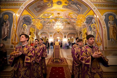 Митрополит Игнатий совершил вечернюю Литургию Преждеосвященных Даров в Свято-Троицком кафедральном соборе г. Саратова
