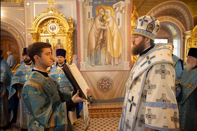 Митрополит Игнатий совершил Божественную литургию в Свято-Троицком кафедральном соборе Саратова