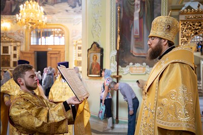 Митрополит Игнатий совершил Божественную литургию в Покровском соборе г. Саратова