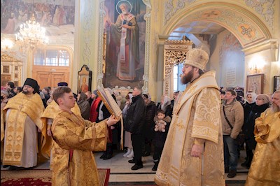 Митрополит Игнатий совершил Божественную литургию в Покровском соборе г. Саратова