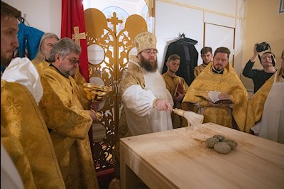 Митрополит Игнатий совершил Великое освящение храма святителя и Чудотворца Николая села Долгий Буерак Гагаринского района г. Саратова и Божественную литургию в новоосвященном храме