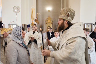 Митрополит Игнатий совершил Божественную литургию в кафедральном соборе Живоначальной Троицы г. Вольска