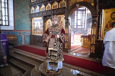 Митрополит Игнатий совершил Божественную литургию в Крестовоздвиженском храме г. Хвалынска