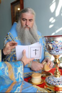 Божественная литургия в храме в честь Покрова Пресвятой Богородицы города Петровска