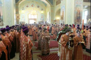 Великая Пасхальная вечерня в Покровском храме Саратова