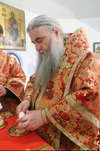 Божественная литургия и панихида в Свято-Никольском храме на Елшанском кладбище Саратова