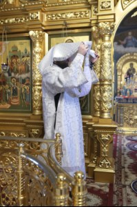 Божественная литургия в Свято-Троицком соборе Саратова