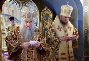 Божественная литургия в Свято-Троицком соборе Саратова