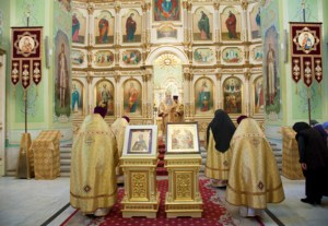 Божественная литургия в храме в честь Покрова Пресвятой Богородицы г. Саратова