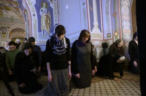Великое повечерие с чтением канона преподобного Андрея Критского в Свято-Троицком кафедральном соборе г.Саратова