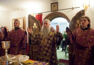 Божественная литургия в храме в честь Воздвижения Честнаго и Животворящего Креста Господня г. Саратова