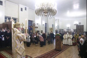 Божественная литургия на Архиерейском подворье — храме во имя преподобного Серафима Саровского г.Саратова