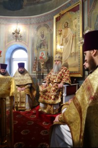 Божественная литургия в храме во имя Всех Святых, в земле Российской просиявших г. Саратова