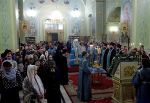 Всенощное бдение в храме в честь Покрова Пресвятой Богородицы г.Саратова