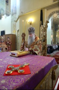 Вечерня в соединении с Литургией Василия Великого и Чин умовения ног в храме в честь Покрова Пресвятой Богородицы г.Саратова