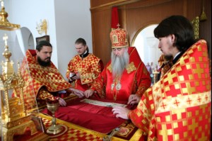Божественная литургия на Архиерейском подворье — храме в честь иконы Божией Матери «Утоли моя печали» г.Саратова