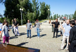 Вокалисты сводного русско-американского мужского хора побывали на обзорной экскурсии по Саратову
