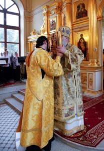 Божественная литургия на Архиерейском подворье — храме во имя святого апостола и евангелиста Иоанна Богослова при Саратовской православной духовной семинарии