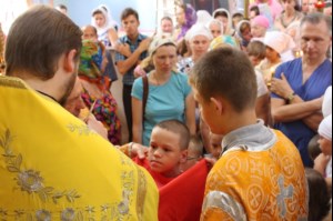 Божественная литургия в храме всех Крымских святых и великомученика Феодора Стратилата в г. Алушта