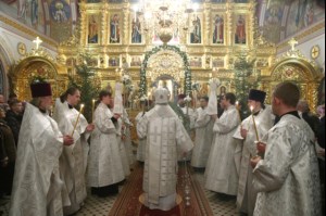 Митрополит Лонгин совершил Рождественское ночное богослужение