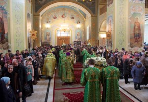 Божественная литургия в храме в честь Покрова Пресвятой Богородицы г.Саратова