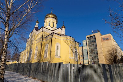 В саратовском храме апостола Иоанна Богослова освятили иконы для иконостаса