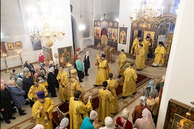 Божественная литургия в храме во имя первоверховных апостолов Петра и Павла г. Саратова