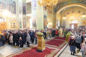 Божественная литургия в храме в честь Покрова Пресвятой Богородицы г. Саратова