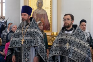 Литургия Преждеосвященных Даров, малое повечерие и утреня Великого Четвертка на Архиерейском подворье — в храме во имя святых равноапостольных Мефодия и Кирилла при СГУ