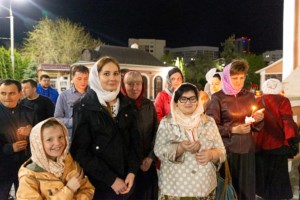 Митрополит Лонгин совершил пасхальное богослужение