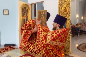 Божественная литургия в храме в честь Покрова Пресвятой Богородицы г. Петровска