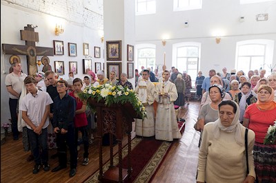 Божественная литургия в храме во имя святителя Митрофана, епископа Воронежского, г.Саратова