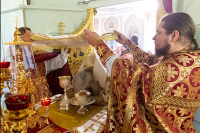 Божественная литургия в храме во имя великомученика и целителя Пантелеимона г. Саратова
