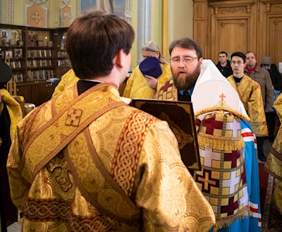 Митрополит Игнатий совершил всенощное бдение в храме Покрова Пресвятой Богородицы г. Саратова