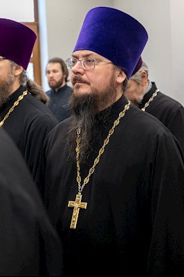 Митрополит Лонгин освятил здание Покровского епархиального управления