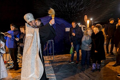 В поселке Затон прошли крещенские купания