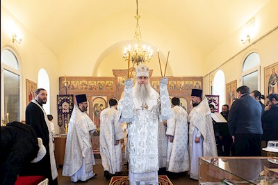 Божественная литургия в храме во имя святого праведного Лазаря Четверодневного на Новоелшанском кладбище г. Саратова