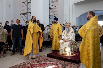 Божественная литургия в храме святителя Тихона, Епископа Воронежского, Задонского чудотворца г. Саратова