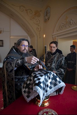 Митрополит Игнатий совершил вечернюю Литургию Преждеосвященных Даров в храме во имя святого апостола и евангелиста Иоанна Богослова при Саратовской православной духовной семинарии
