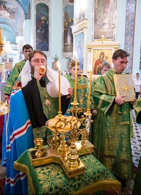 Митрополит Игнатий совершил всенощное бдение в Свято-Духовском соборе г. Саратова