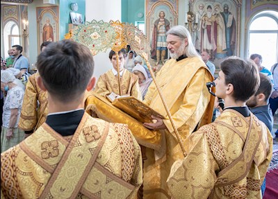 Митрополит Игнатий совершил Божественную литургию в храме Всех святых, в земле Русской просиявших, г. Саратова
