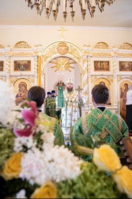 Митрополит Игнатий совершил Божественную литургию в храме преподобного Серафима Саровского г. Саратова