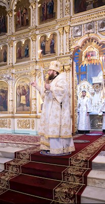 Митрополит Игнатий совершил Божественную литургию в Свято-Духовском соборе г. Саратова